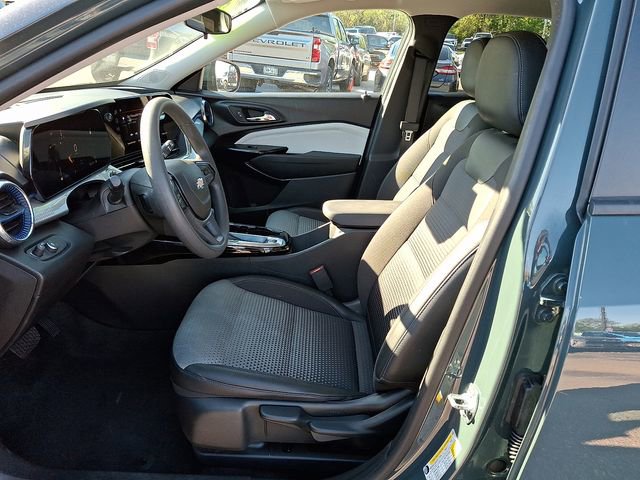 2025 Chevrolet Trax LT - Photo 14