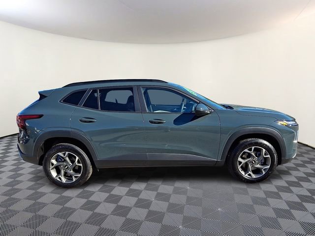 2025 Chevrolet Trax LT - Photo 7