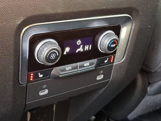 2023 Chevrolet Suburban Z71 - Photo 12