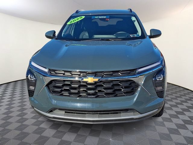 2025 Chevrolet Trax LT - Photo 2