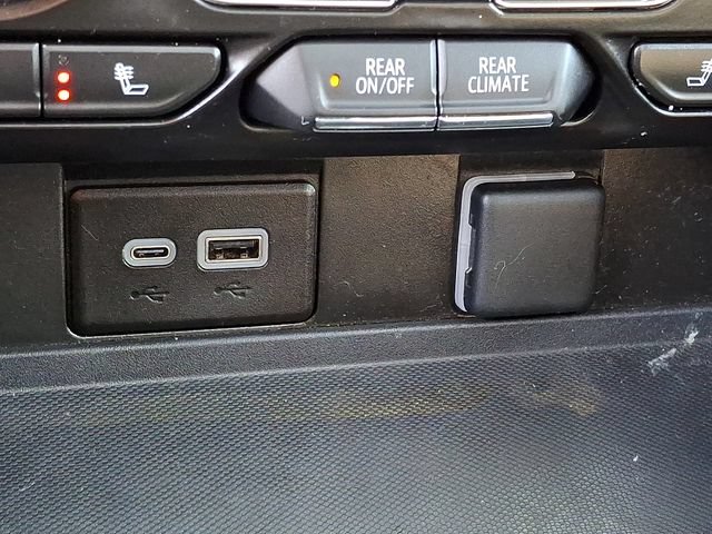 2023 Chevrolet Suburban Z71 - Photo 28