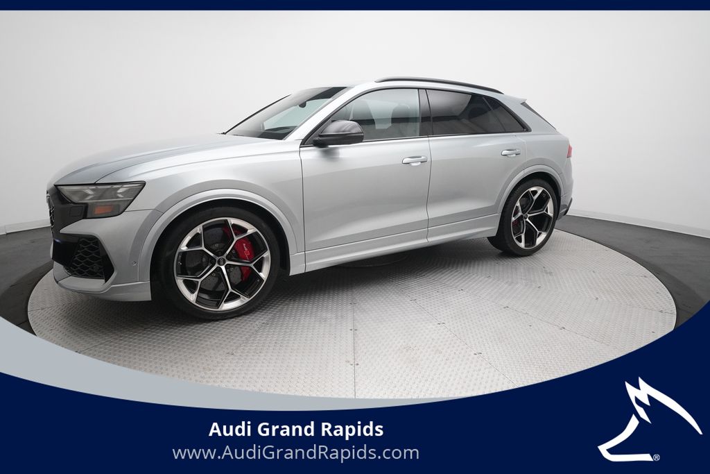 Audi RS Q8 Performance