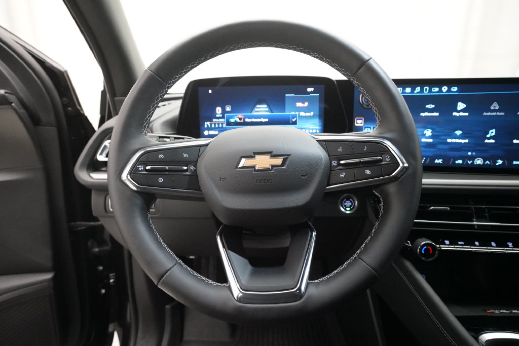Used 2025 Chevrolet Traverse LT SUV