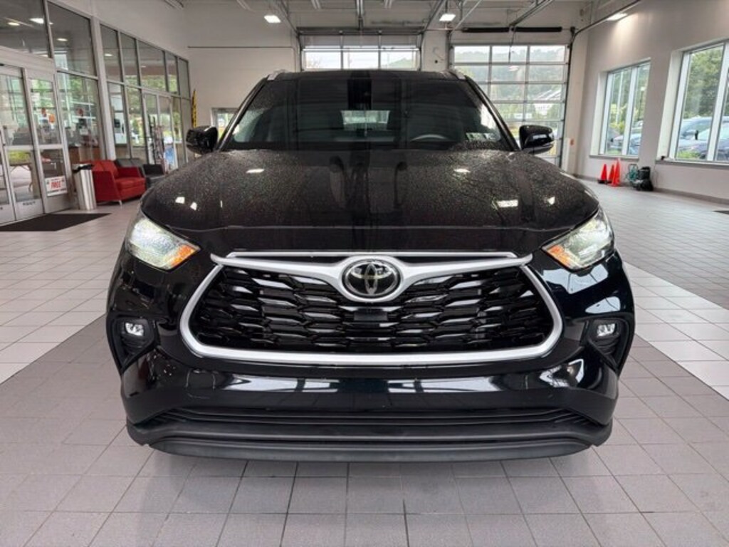 Used 2025 Toyota Highlander XLE SUV