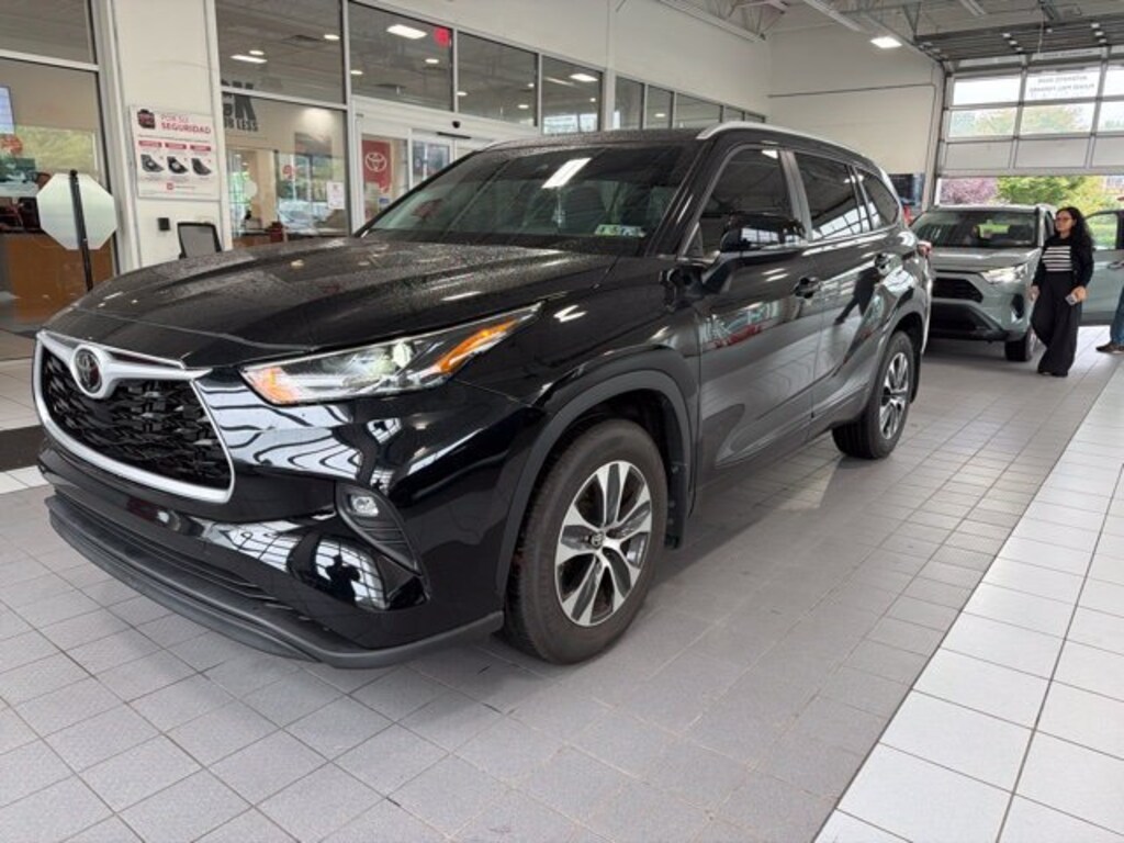 Used 2025 Toyota Highlander XLE SUV