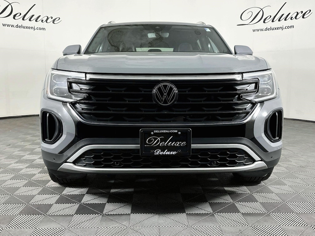 Used 2025 Volkswagen Atlas Cross Sport 2.0L TSI SE Technology 4MOTION SUV,