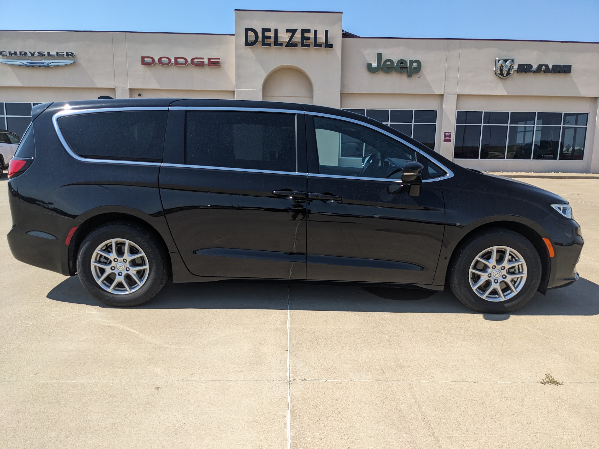 2026 Chrysler Pacifica Select