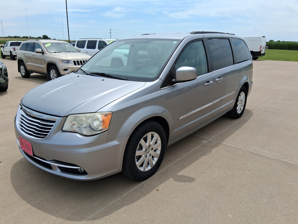 Used 2013 Chrysler Town & Country TOURING