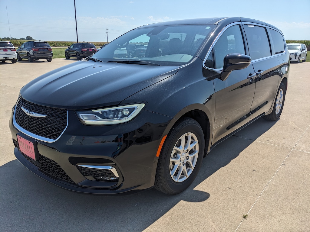 Used 2026 Chrysler Pacifica SELECT