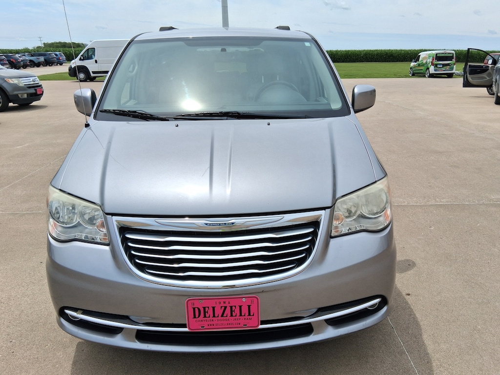 Used 2013 Chrysler Town & Country TOURING