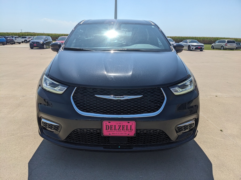 Used 2026 Chrysler Pacifica SELECT