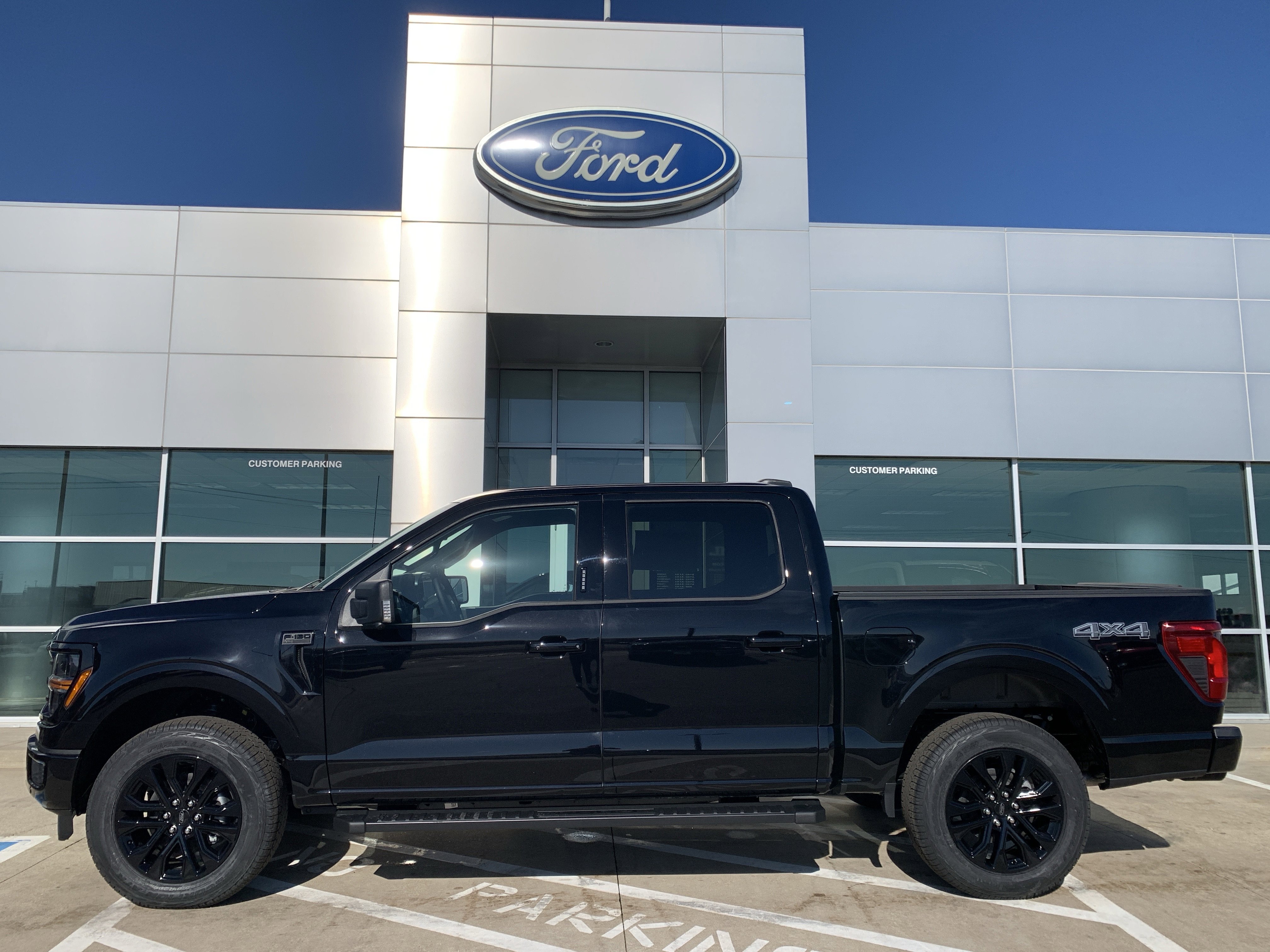 2026 Ford F-150 XLT - Photo 4