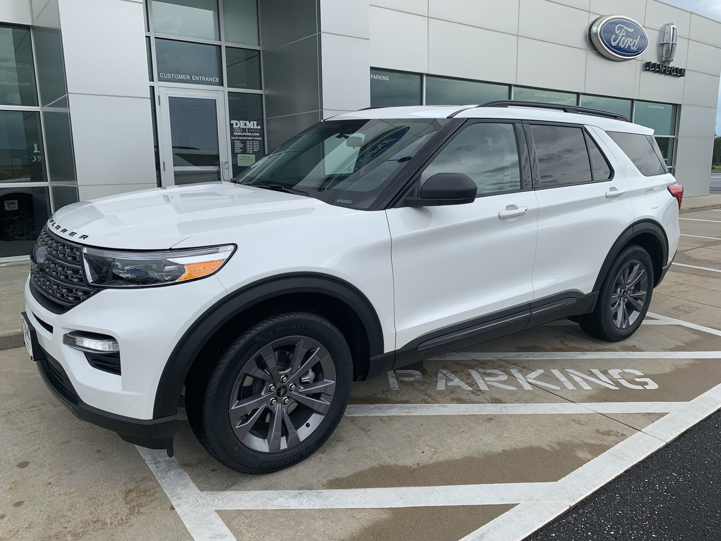 Used 2022 Ford Explorer XLT with VIN 1FMSK8DH9NGB27065 for sale in Waseca, Minnesota