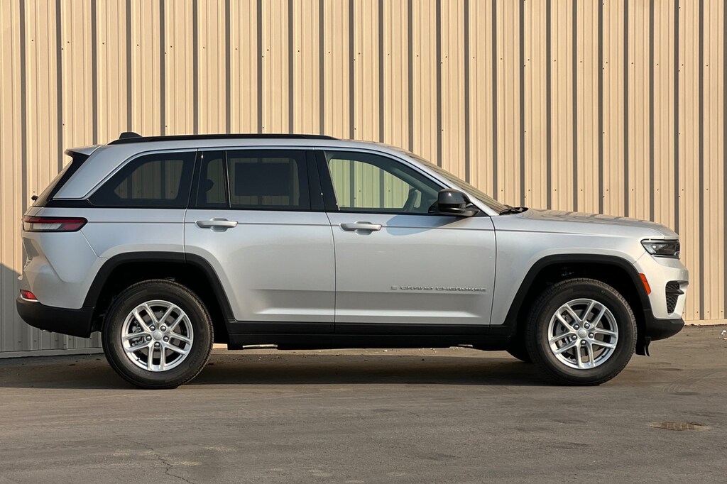 New 2026 Jeep Grand Cherokee LAREDO X 4X4 Sport Utility