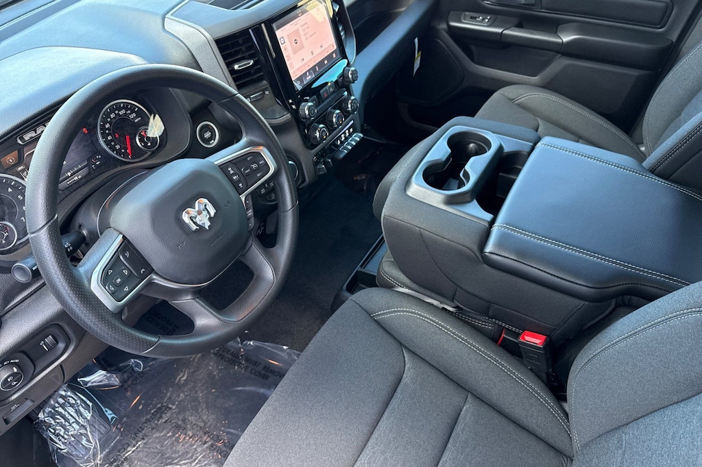 New 2026 Ram 1500 WARLOCK CREW CAB 4X4 5'7 BOX Pickup