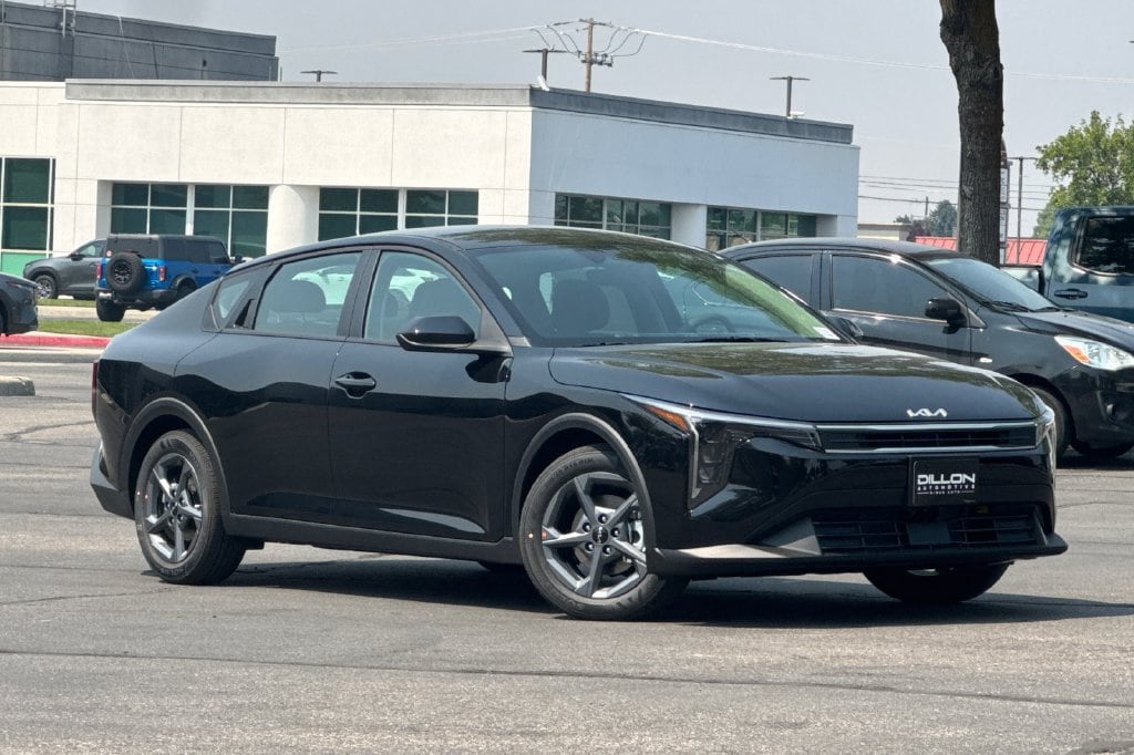New 2026 Kia K4 LXS Sedan