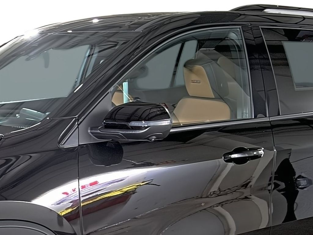 2027 Chevrolet Traverse Z71 - Photo 8