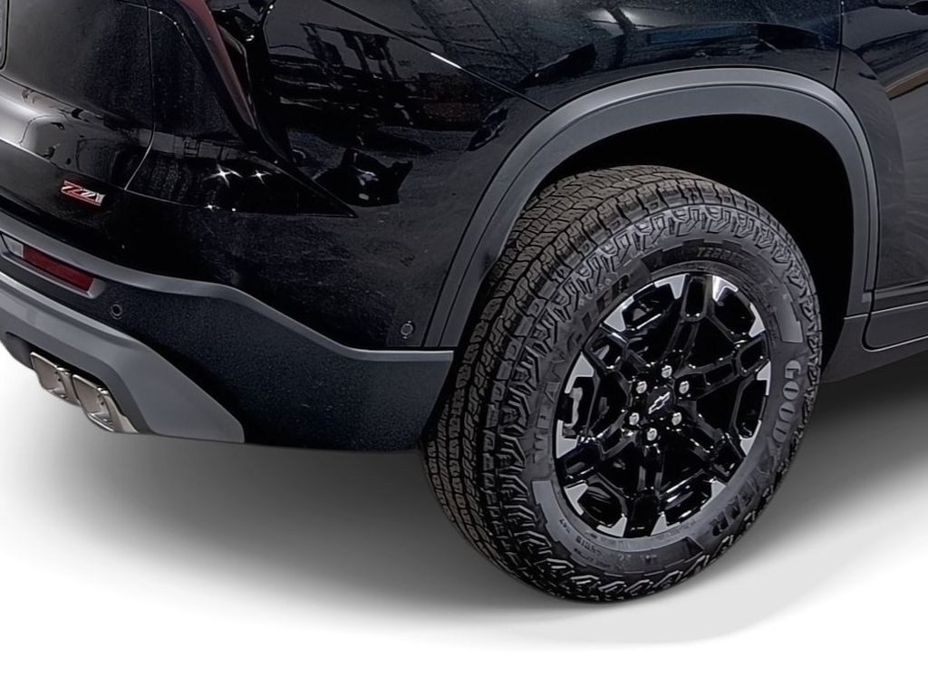 2027 Chevrolet Traverse Z71 - Photo 12