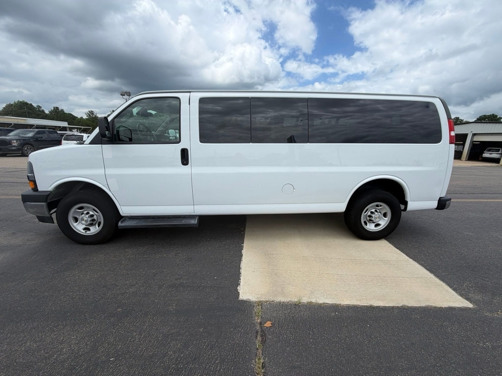 2023 Chevrolet Express Passenger LT