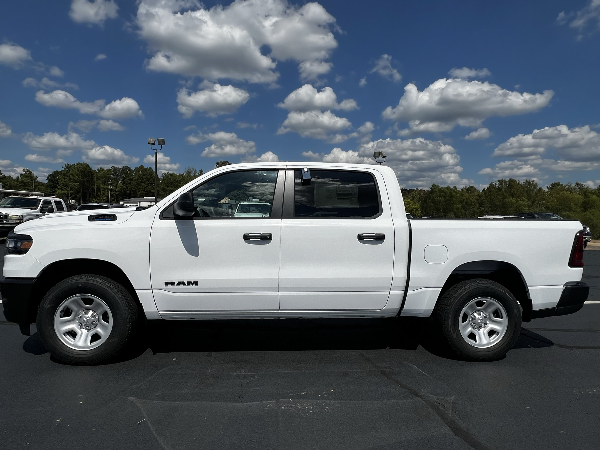 2027 Ram 1500 TRADESMAN CREW CAB 4X4 5'7 BOX Pickup