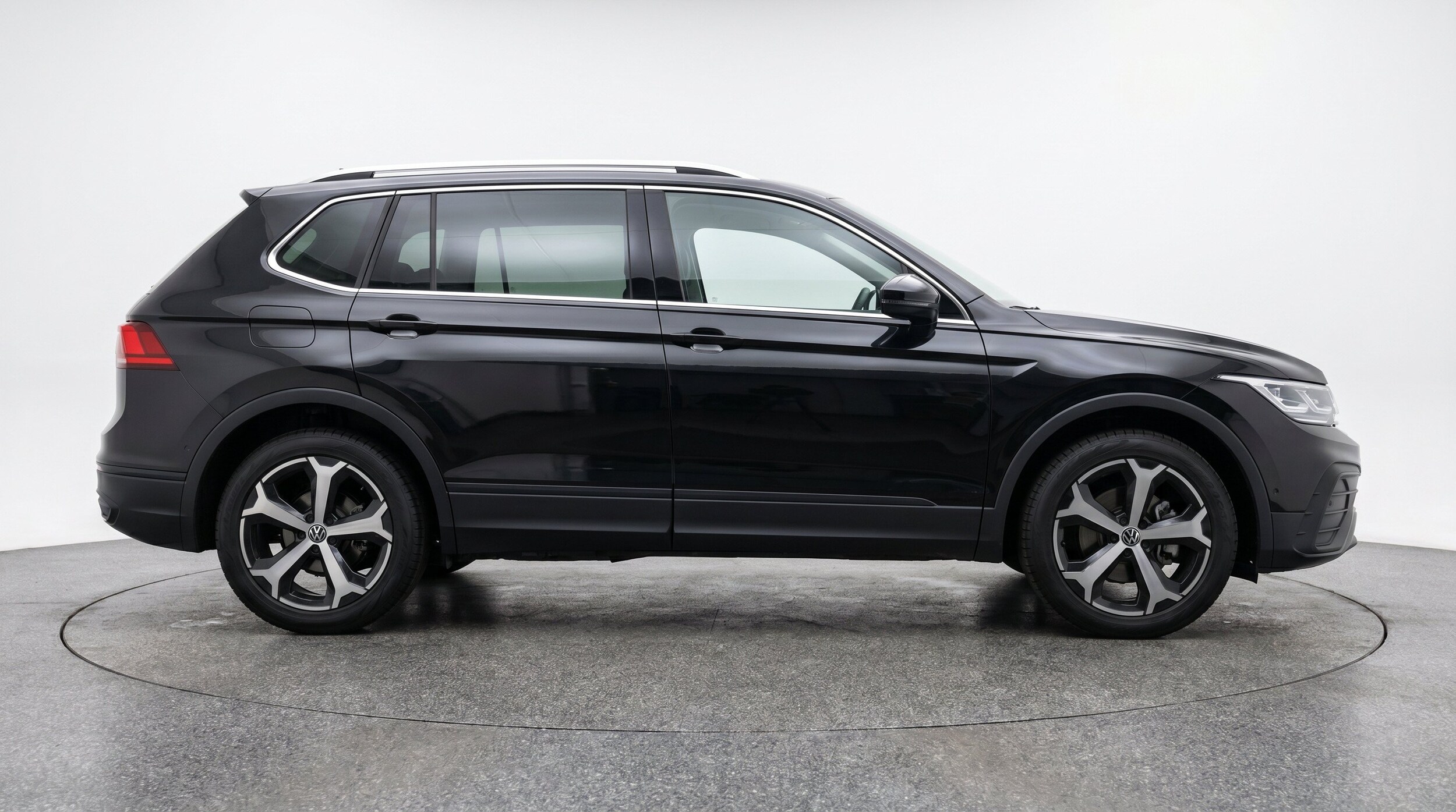 Thumbnail: 2026 Volkswagen Tiguan - 10