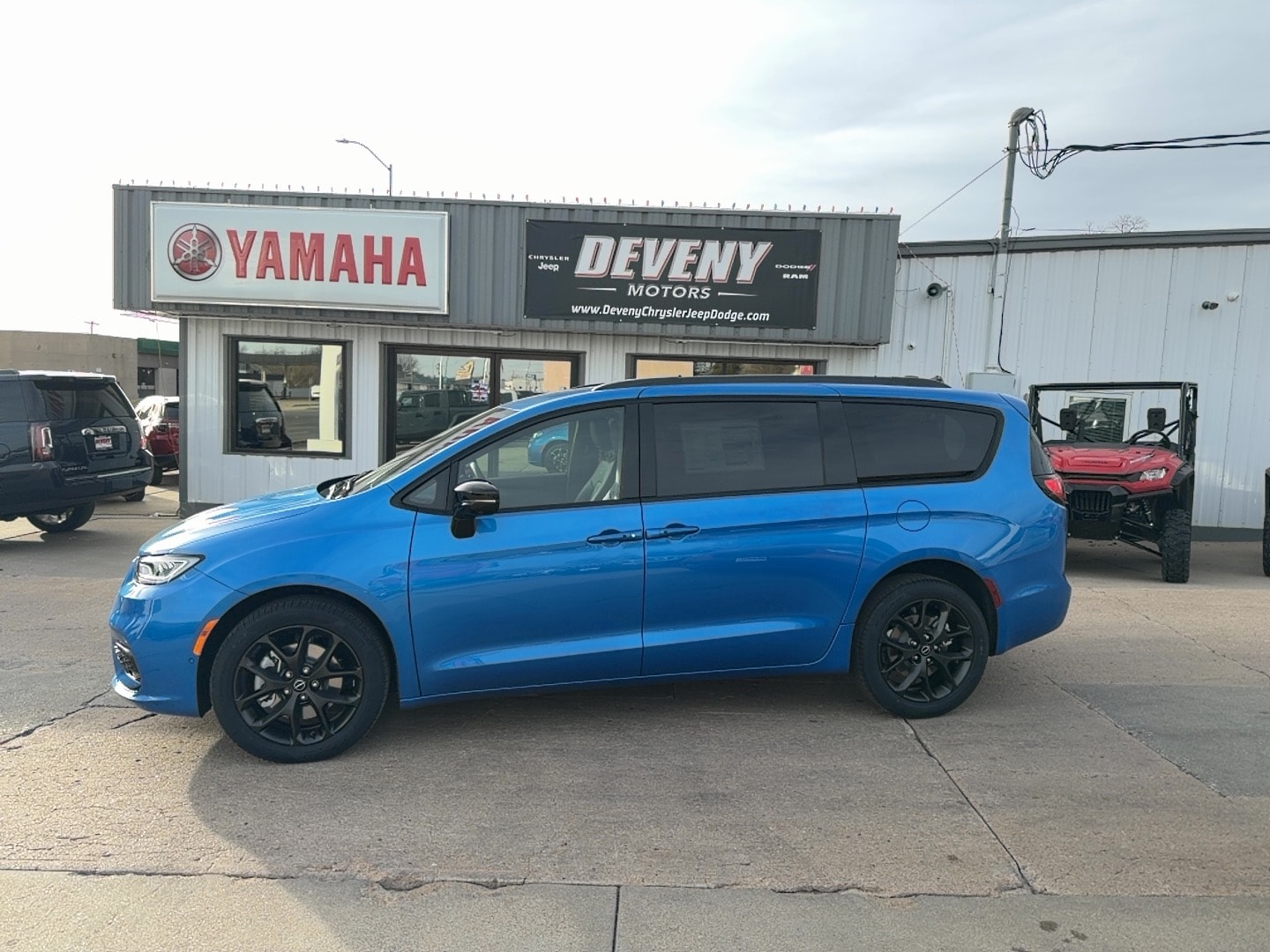 2026 Chrysler Pacifica Select