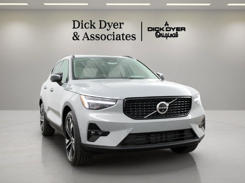 2026 Volvo XC40 SUV 