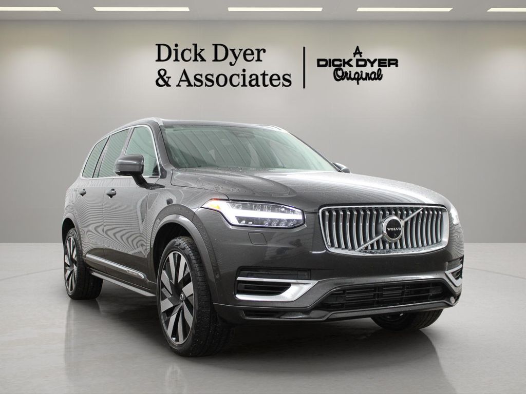 2023 Volvo XC90 Recharge Plug-In Hybrid Ultimate 6-Seater SUV