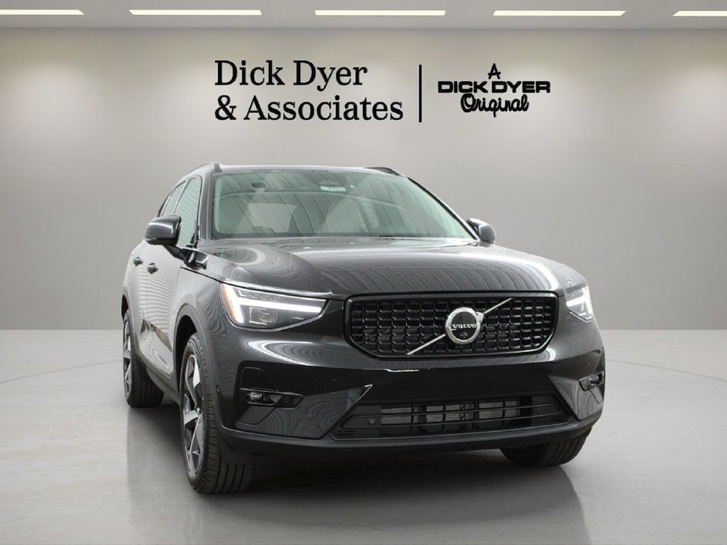 2026 Volvo XC40 SUV 