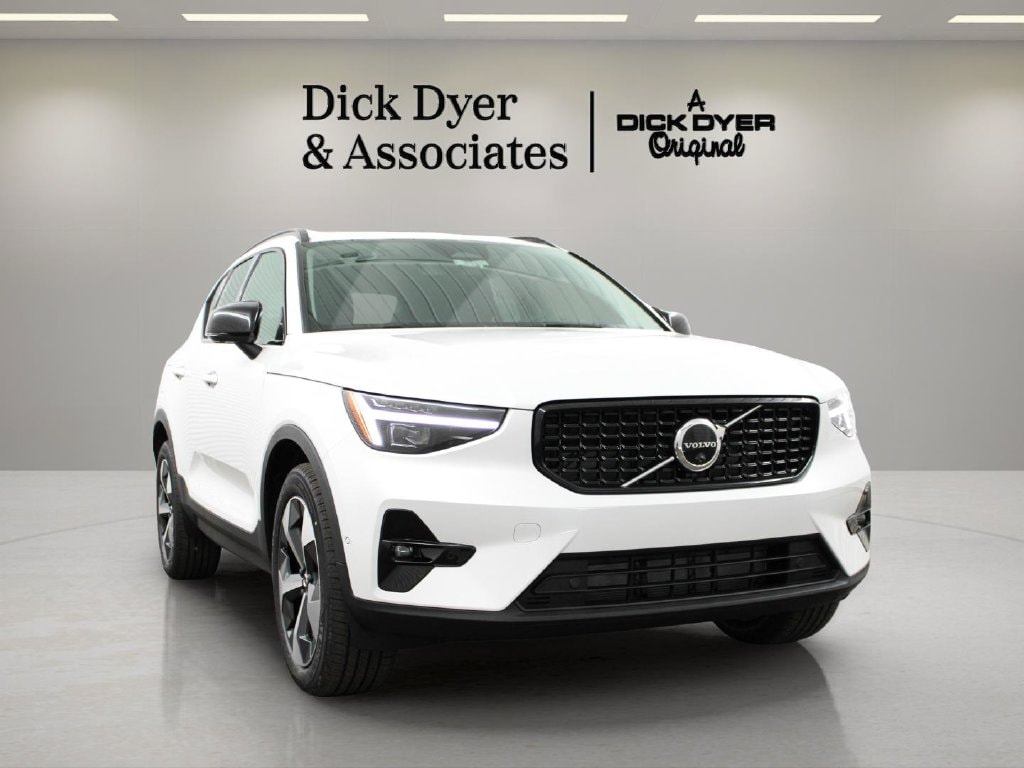 2026 Volvo XC40 SUV 