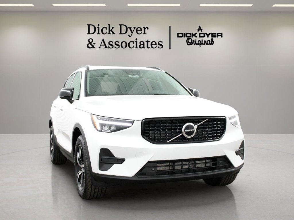 2026 Volvo XC40 SUV 