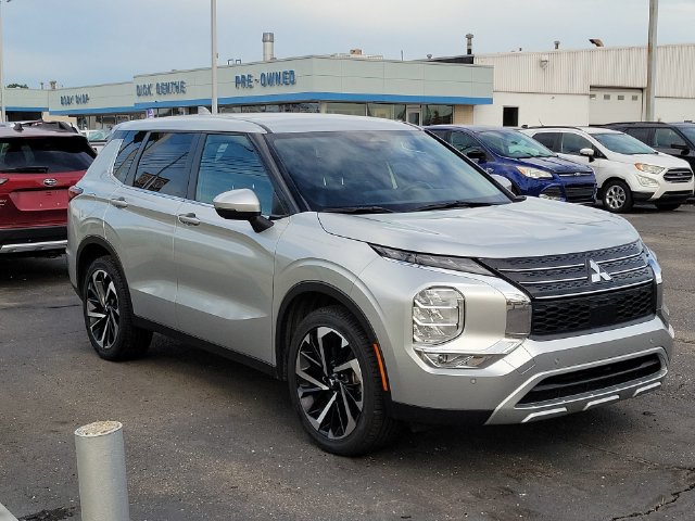Used 2024 Mitsubishi Outlander SE SUV