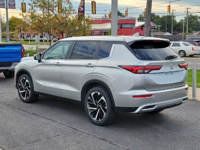 Used 2024 Mitsubishi Outlander SE SUV