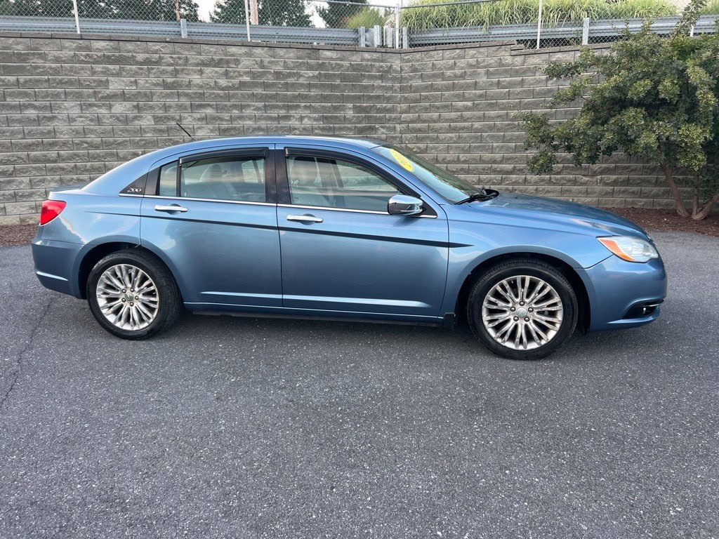 2011 Chrysler 200
