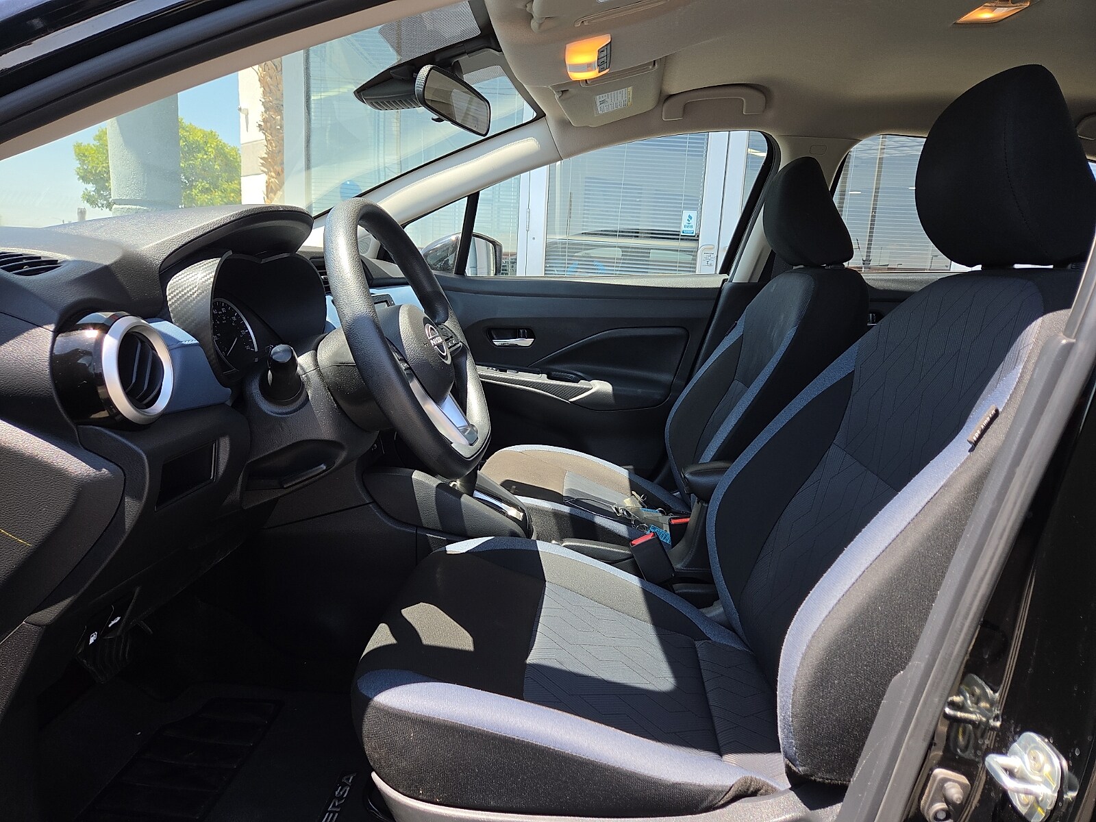 2025 Nissan Versa Sedan SV - Photo 9