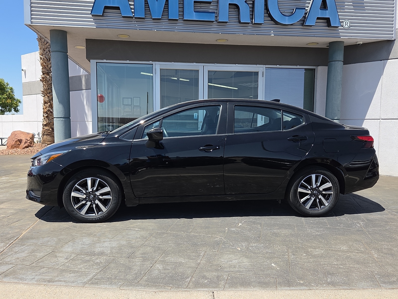 2025 Nissan Versa Sedan SV - Photo 3