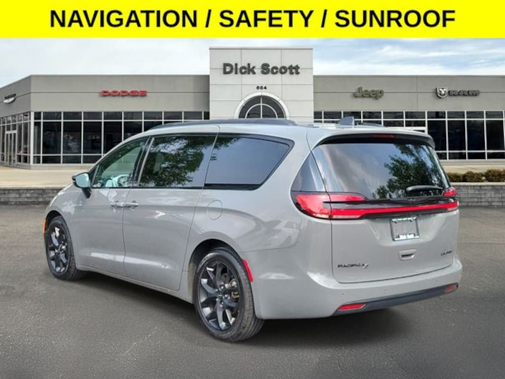 Used 2025 Chrysler Pacifica Limited Minivan/Van