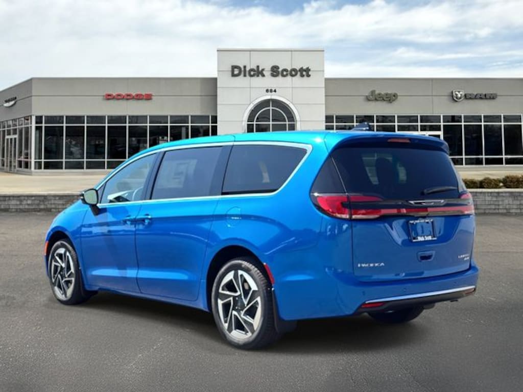 New 2027 Chrysler Pacifica Limited Passenger Van