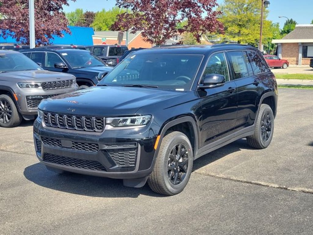 New 2026 Jeep Grand Cherokee Laredo Sport Utility