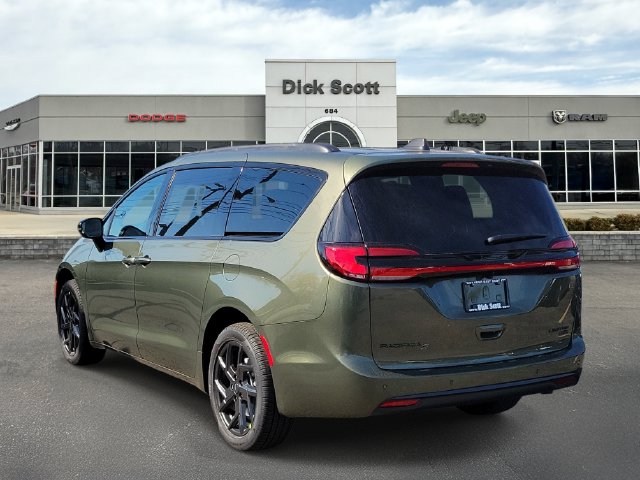 New 2027 Chrysler Pacifica Limited Passenger Van