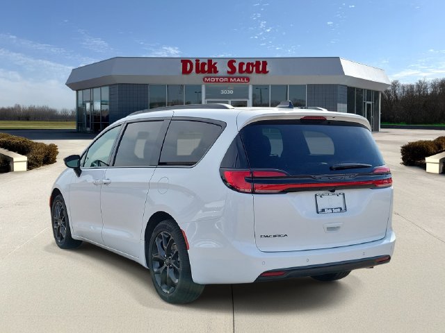 New 2027 Chrysler Pacifica Select Passenger Van
