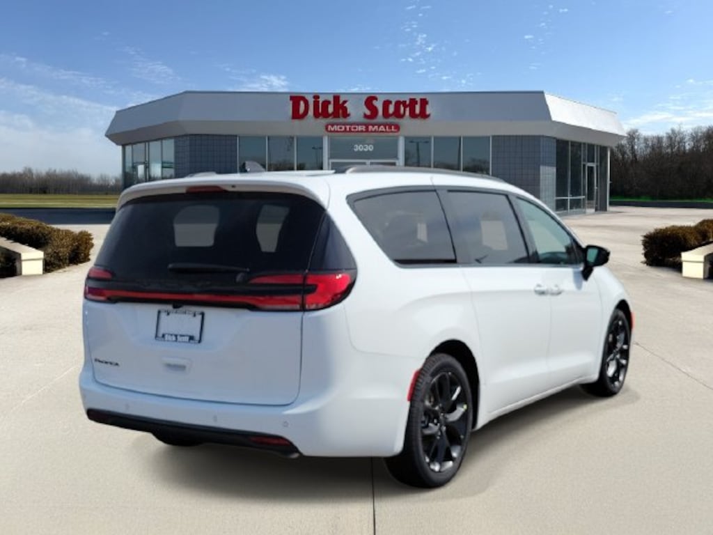 New 2027 Chrysler Pacifica Select Passenger Van