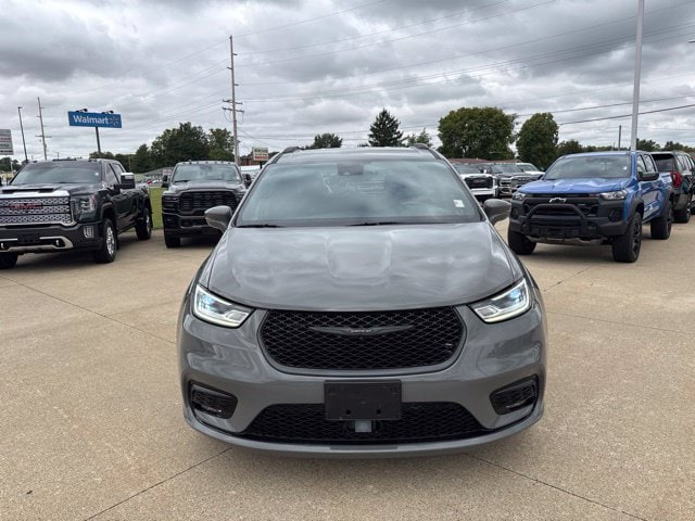 Used 2021 Chrysler Pacifica Touring with VIN 2C4RC1FG7MR540014 for sale in Paris, IL