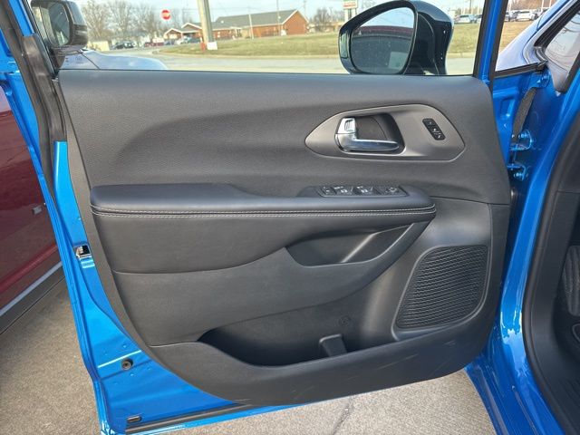 2026 Chrysler Pacifica Select - Photo 12