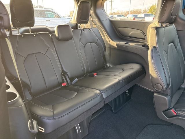 2026 Chrysler Pacifica Select - Photo 23