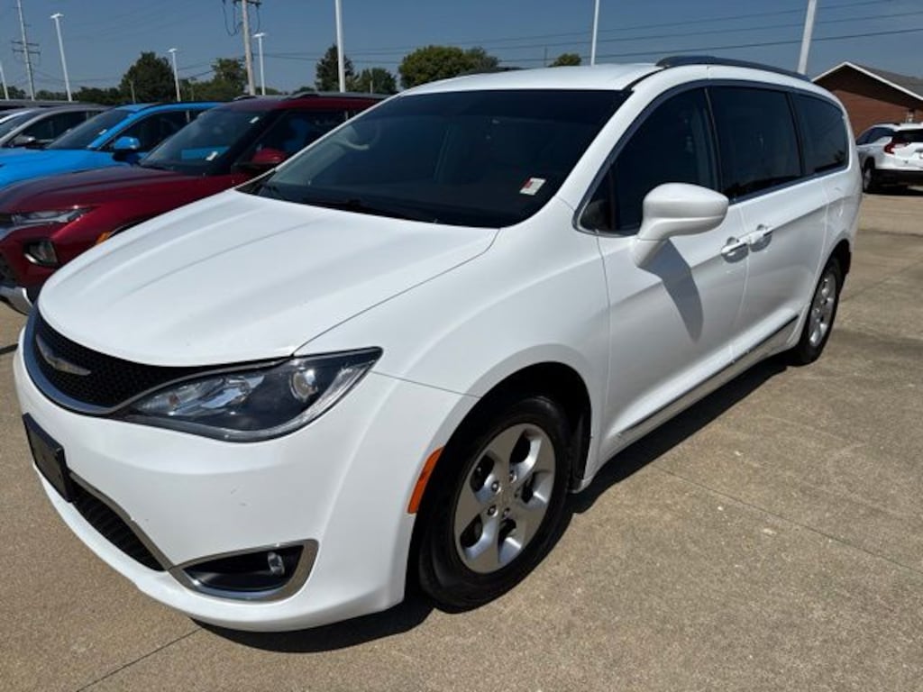Used 2017 Chrysler Pacifica Touring L Plus Minivan/Van