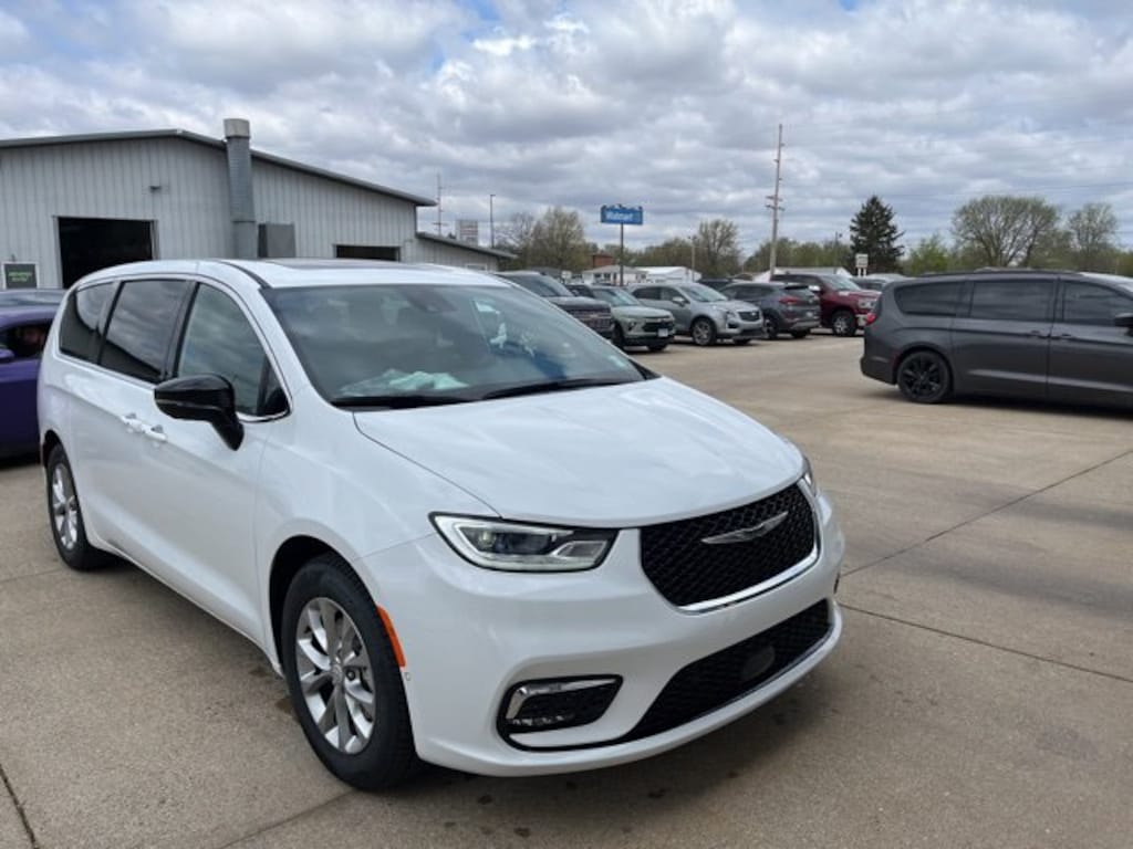 New 2026 Chrysler Pacifica LIMITED Passenger Van