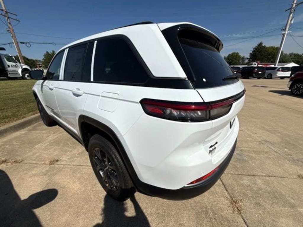 New 2027 Jeep Grand Cherokee LAREDO ALTITUDE 4X4 Sport Utility