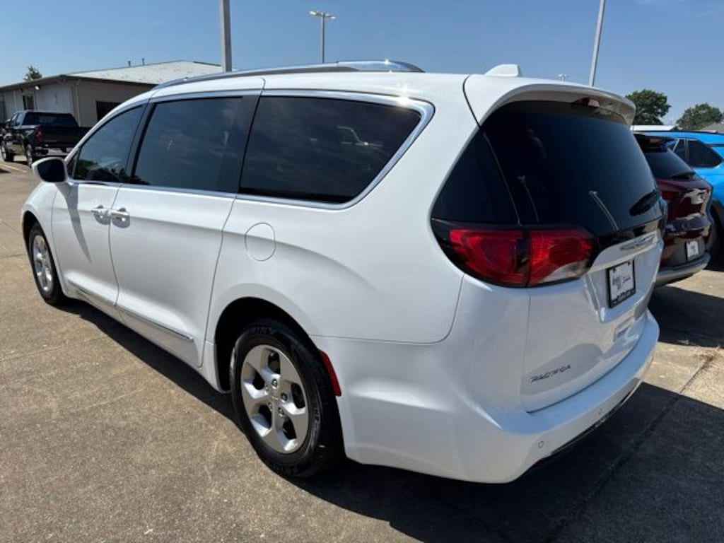 Used 2017 Chrysler Pacifica Touring L Plus Minivan/Van