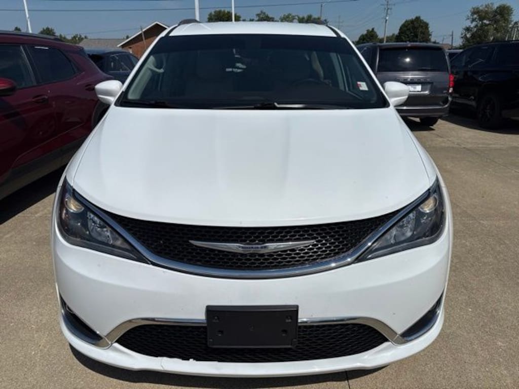 Used 2017 Chrysler Pacifica Touring L Plus Minivan/Van